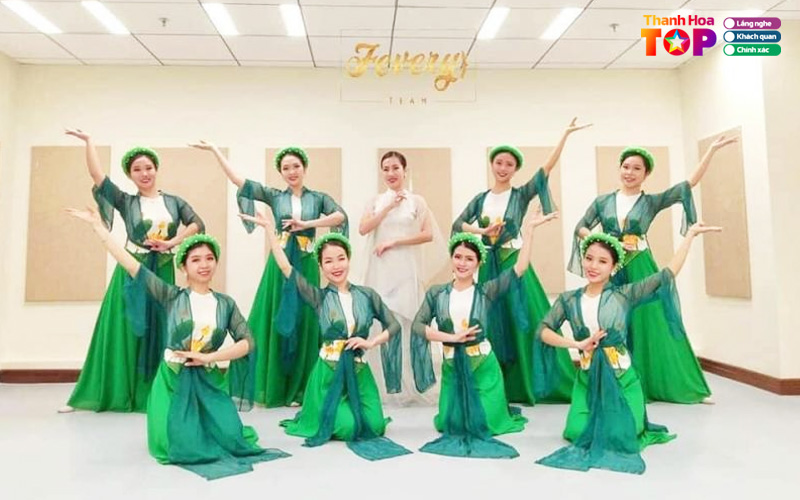 Trang-phuc-bieu-dien-oanh-tron-thanhhoatoplist