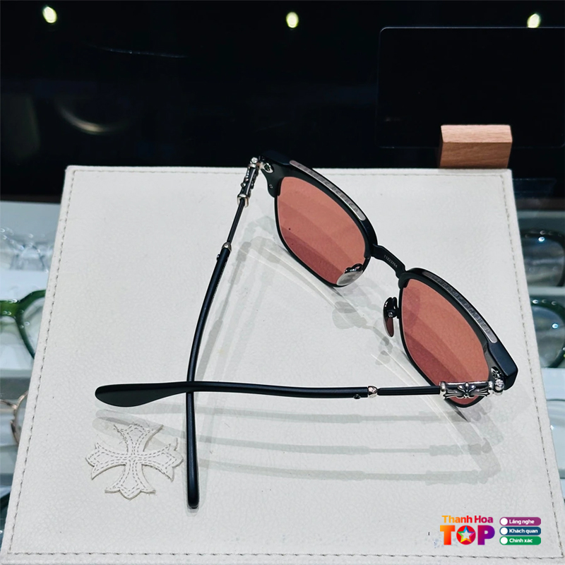 So-qua-ve-thuong-hieu-kinh-chrome-hearts-1